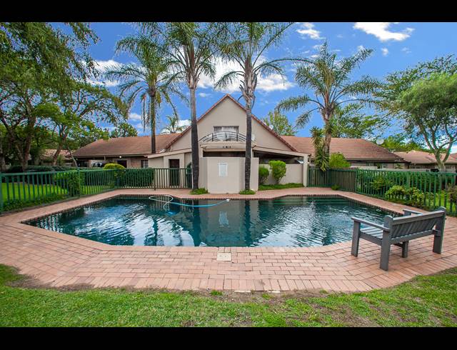 2 BEDROOM TOWNHOUSE TO LET IN FOURWAYS